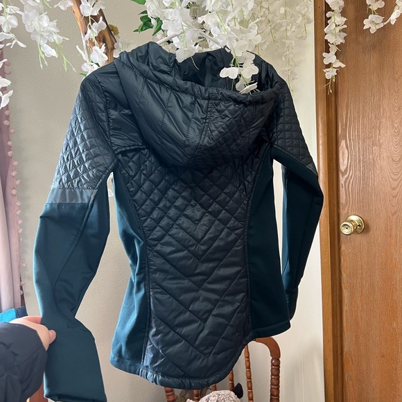 Athleta Quilted  Jacket - Picture 4 of 7